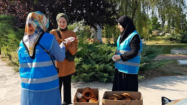 TDV gönüllüleri KPSS'ye girenleri unutmadı