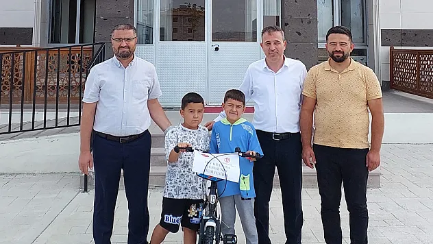 TDV Kütahya'dan Trafik Kazası Geçiren Çocuğa Yeni Bisiklet Hediyesi