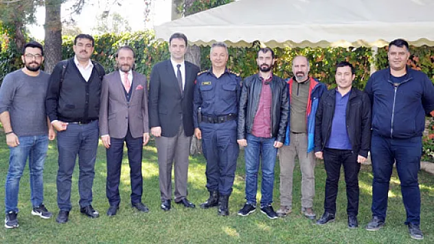 Tek yürek Mehmetçiğimizin yanındayız