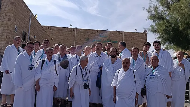 Tekbirler, Dualar ve Gözyaşları: Regaip Kandili Umrecileri Yurda Döndü