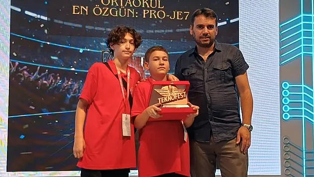 TEKNOFEST'te Özgünlük Ödülü'nü Ata Ortaokulu Kazandı