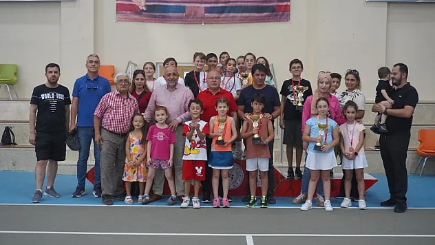 Tenis’te Zafer Kupaları sahiplerini buldu