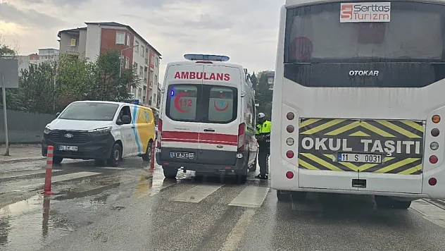 Ters İstikamete Dönmeye Çalışan Kamyonete Motosiklet Çarptı: 1 Yaralı