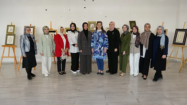 Tezhip Sanatının Zarafeti Yıl Sonu Sergisinde Buluştu