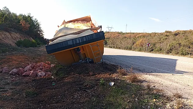 Tırın Dorsesi Koptu, Facia Ucuz Atlatıldı