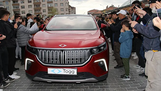 Togg’un Anadolu Ateşi kırmızı renkli SUV modeli Tavşanlı’da