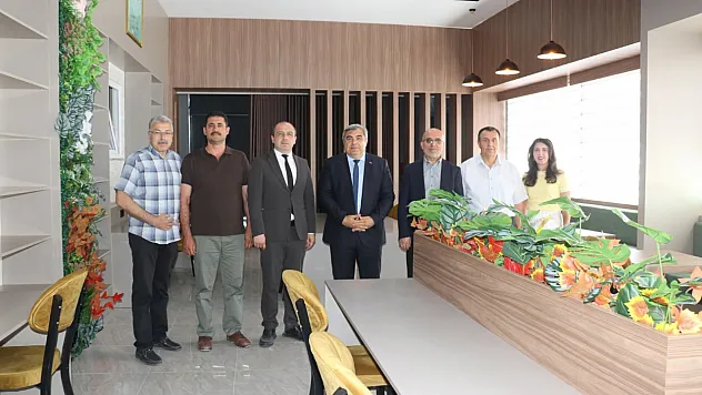 Trafik Kazasında Hayatını Kaybeden Öğrenciler Adına Kütüphane Açıldı