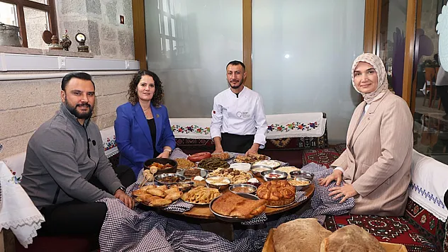 TRT'nin Sevilen Programı Afyon'da Çekildi: Vali Yiğitbaşı Mutfağa Girdi