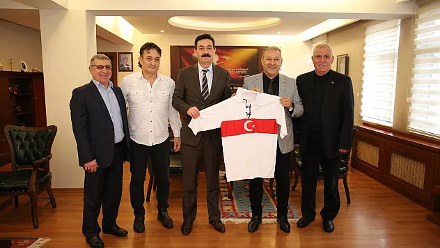 TÜFAD'dan Temiz'e forma hediye