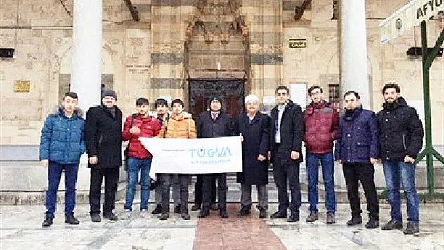 TÜGVA gönüllüleri sabah namazında buluştu