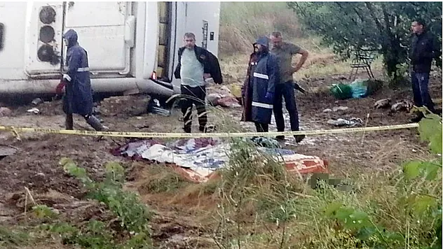 Tur Minibüsü Şarampole Uçtu: 4 Ölü, 16 Yaralı