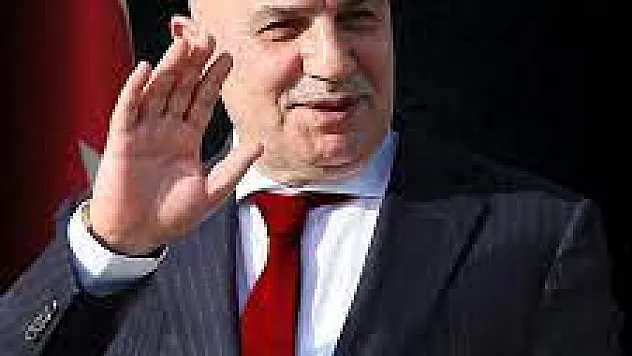 Turgut Altınok Kimdir ve Kaç Yaşında?