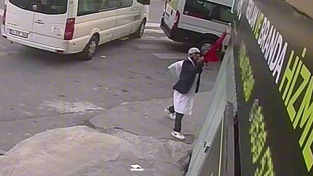 Türk Bayrağını Yere Atan Sabıkalı Polisten Kaçamadı