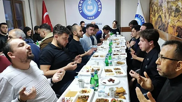 Türk Eğitim-Sen Üyeleri Ve Ülkücüler, İftarda Buluştu