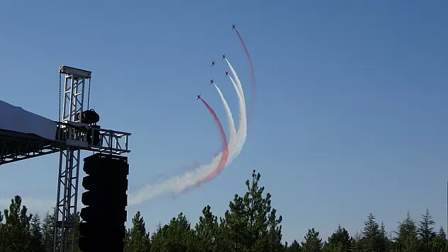 Türk Yıldızları'ndan Kütahya'da Nefes Kesen Gösteri