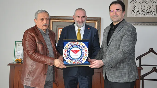 Türkiye-Çin İş Geliştirme Ve Destekleme Derneği Başkanı İhsan Beşer TV3'ü Ziyaret Etti