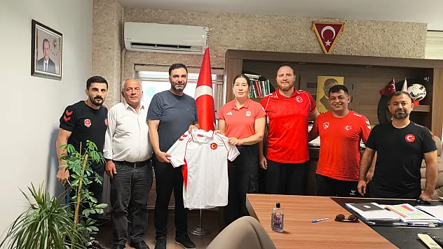 U-20 Kadın Güreş Milli Takımı Afyon'da Kampa Girdi