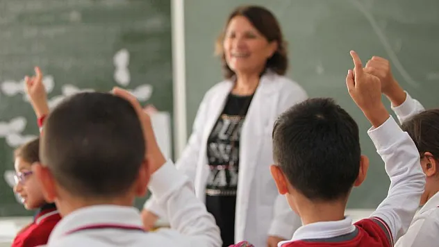 Ücretli Öğretmenlik Maaşı 2024 Ne Kadar?