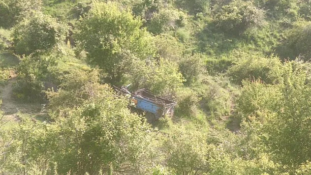 Uçurumdan Aşağı Düşen Patpatta 3 Kişi Yaralandı