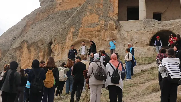 Üniversite Öğrencileri İle Doğa Yürüşüyü Düzenlendi