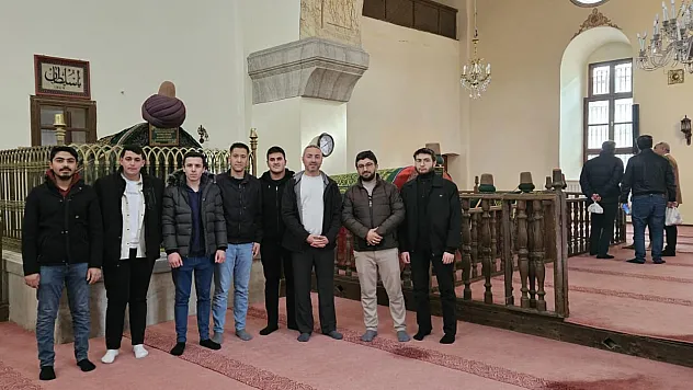 Üniversite Öğrencilerinden Cami Ziyareti