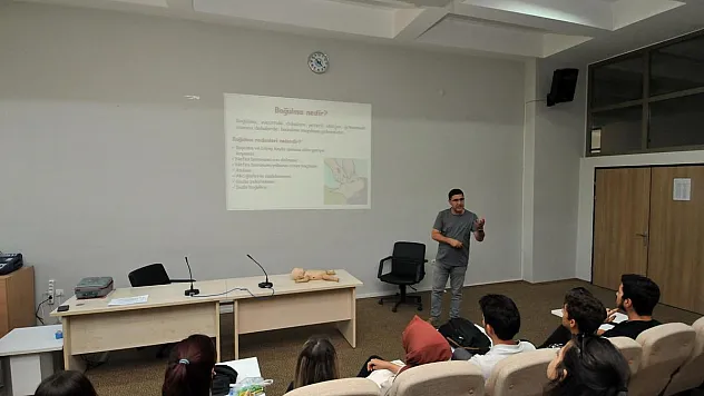 Üniversite öğrencilerine temel ve ilk yardım kursu verildi