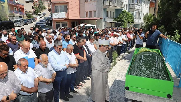Ürün'ün babası dualarla toprağa verildi