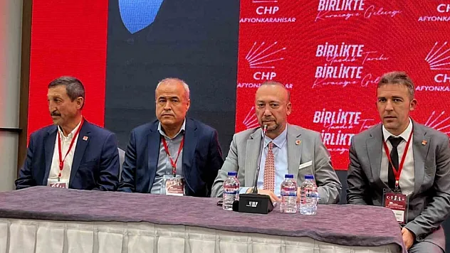 Uşak Belediye Başkanı Özkan Yalım CHP İl Kongresi'ne Başkanlık Etti