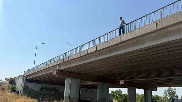 Üst Geçitte Nefes Kesen Dakikalar! Eskişehir-Afyonkarahisar Yolu Ulaşıma Kapandı