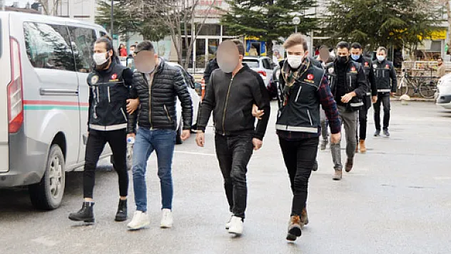 Uyuşturucu satan 4 kişi tutuklandı