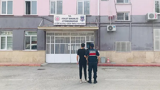 Uyuşturucu Satmak Suçundan Aranan Şahıs Yakalandı