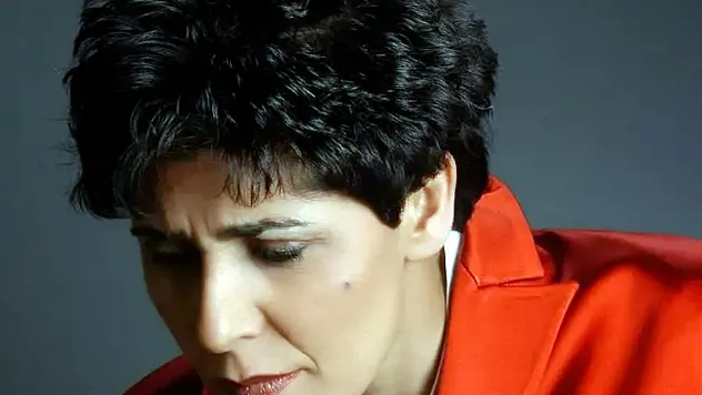 Uzun Süredir Kanserle Mücadele Eden Şarkıcı Cansever Hayatını Kaybetti