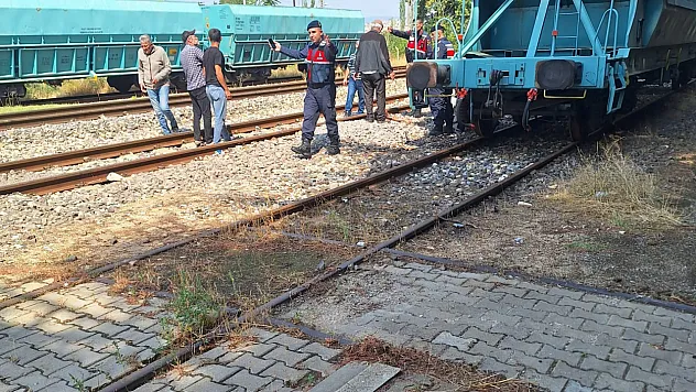 Vagonun Üzerine Çıkan Baba Ve Oğluna Yüksek Gerilim Hattındaki Elektrik Çarptı