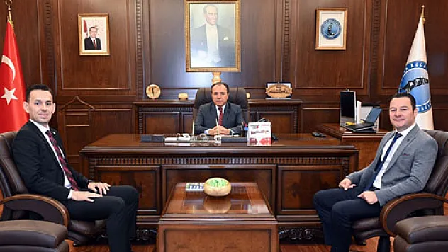 Vakıf Katılım yöneticileri Rektör Karakaş'ı ziyaret etti