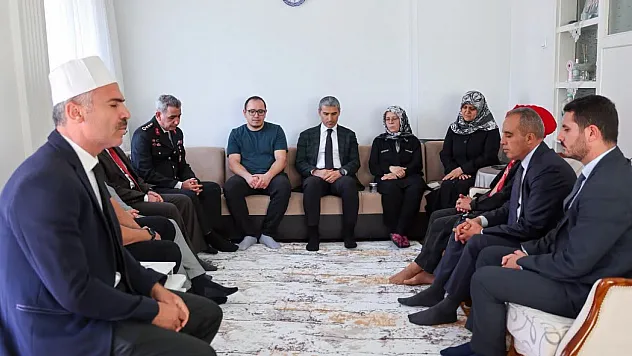 Vali Aktaş Görev Şehidinin Ailesini Ziyaret Etti