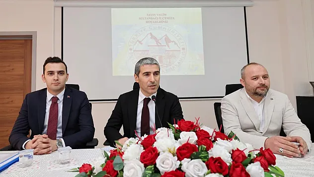 Vali Aktaş, Hasta Ziyaret Etti, Muhtarları Dinledi, Öğrencilerle Sohbet Etti