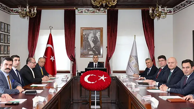 Vali Aktaş, İlk Toplantısını Kaymakamlarla Yaptı