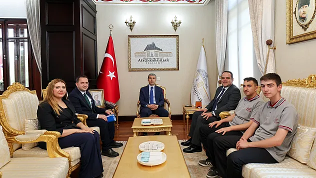 Vali Aktaş, Şampiyon Koleji Tebrik Etti