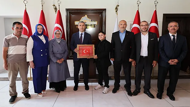 Vali Aktaş, Şehit Ailesi Ve Gazi İle Yakından İlgilendi