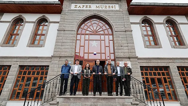 Vali Aktaş, Zafer Müzesini İnceledi