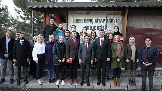 Vali Çiçek, gençlerle tecrübelerini paylaştı