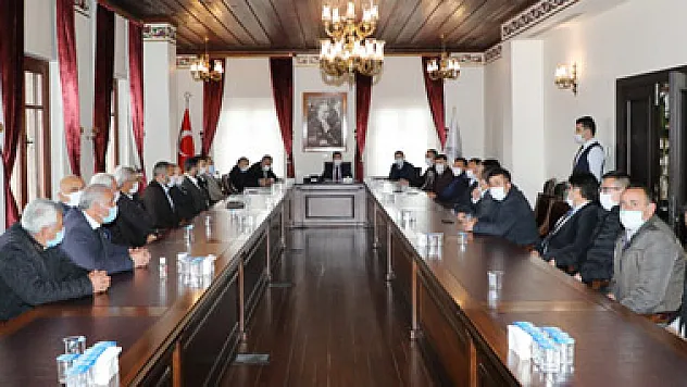Vali Çiçek, köy muhtarları ile bir araya geldi
