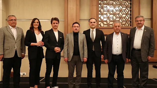 Vali Çiçek öncülük etti ünlü sunucular Afyon’a geldi