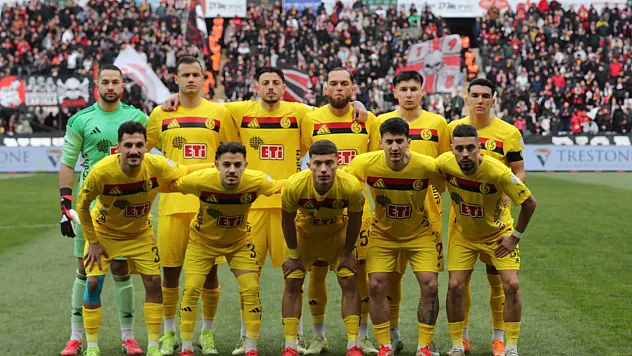 Vali Dr. Erdinç Yılmaz Eskişehirspor'un Galibiyet Coşkusuna Ortak Oldu