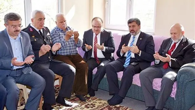 Vali şehit ailelerini ziyaret etti