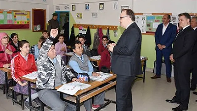 Vali Tutulmaz köy, kasaba ziyaretlerini sürdürüyor