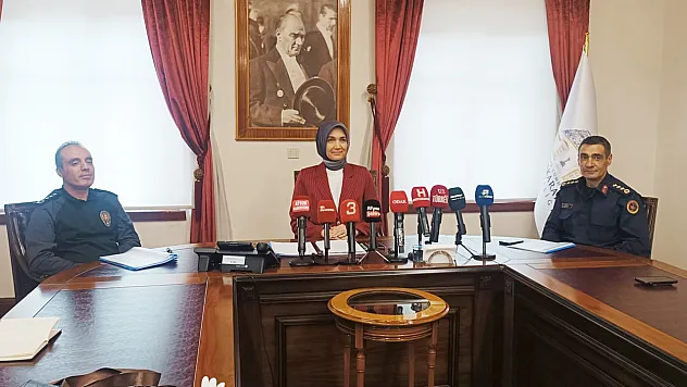 Vali Yiğitbaşı Gençleri İkaz Etti: Kişisel E-Postalarınızı Kullandırmayın
