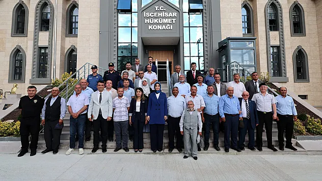 Vali Yiğitbaşı, İscehisar'da Muhtarlarla Görüştü