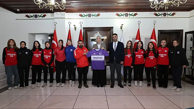 Vali Yiğitbaşı, Kadın Futbolcuların Şampiyona Heyecanını Paylaştı