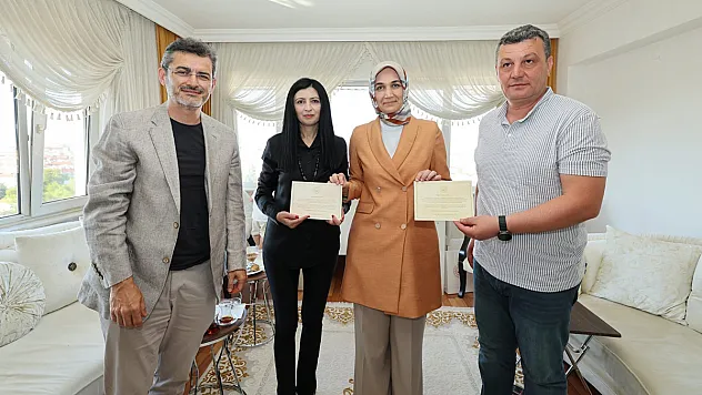 Vali Yiğitbaşı, Koruyucu Aileye Teşekkür Etti